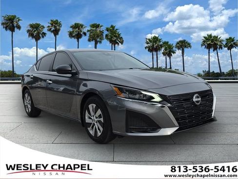 Certified 2025 Nissan Altima 2.5 S FWD image 1