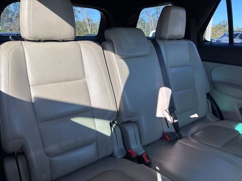 Used 2014 Ford Explorer XLT w/ Equipment Group 202A image 9