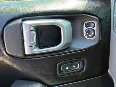 Used 2019 Jeep Wrangler Unlimited Rubicon AWD/4WD image 27