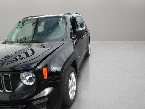 Used 2022 Jeep Renegade Sport w/ Sport Appearance Group image 2