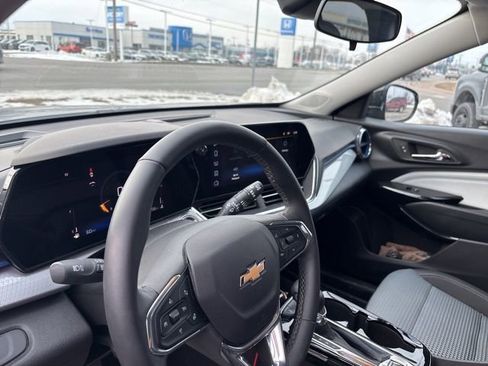 Used 2025 Chevrolet Trax LT w/ Driver Confidence Package image 13