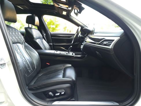 Used 2022 BMW 740i xDrive w/ M Sport Package image 22