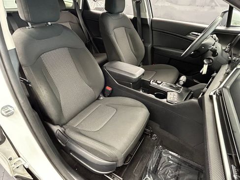 Used 2024 Kia Sportage LX FWD image 39