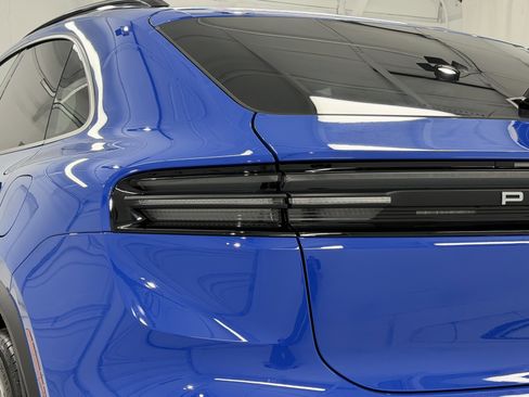 New 2026 Porsche Macan 4 Electric image 18