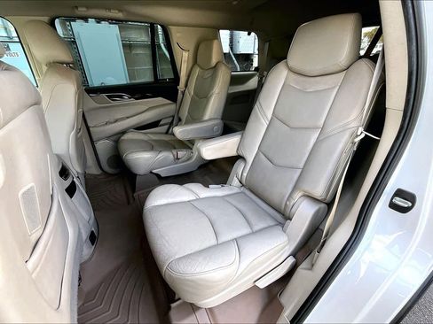 Used 2018 Cadillac Escalade Luxury image 20