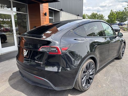 Used 2022 Tesla Model Y Performance AWD/4WD image 9