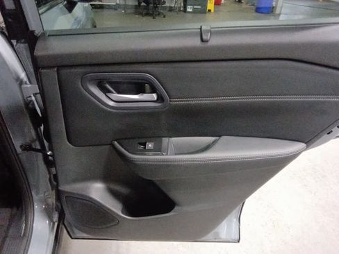 Used 2024 Nissan Rogue SL w/ SL Premium Package image 21