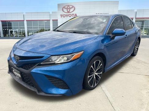Used 2019 Toyota Camry SE FWD image 7