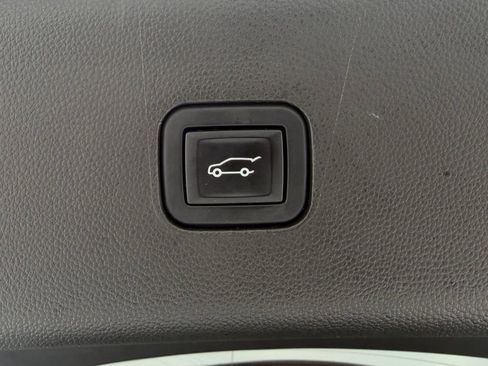 Used 2023 Buick Enclave Essence w/ Experience Buick Package image 8