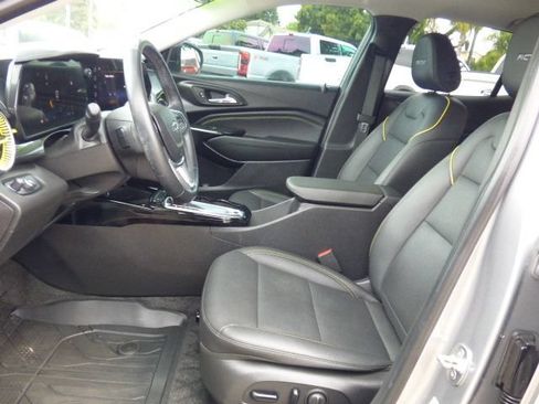 Used 2024 Chevrolet Trax ACTIV w/ Sunroof Package FWD image 20