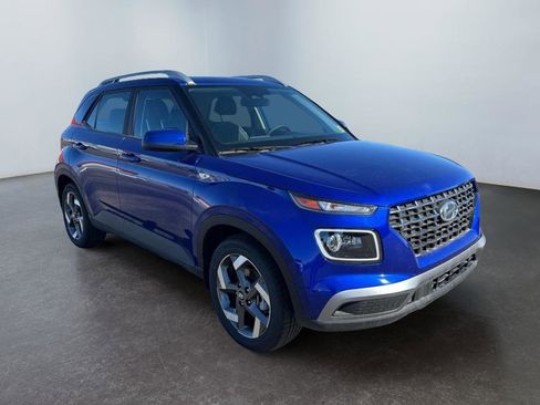 New 2024 Hyundai Venue Limited image 3