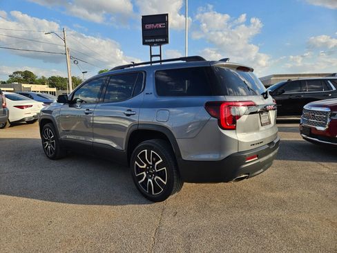 Used 2021 GMC Acadia SLT w/ Elevation Edition image 3