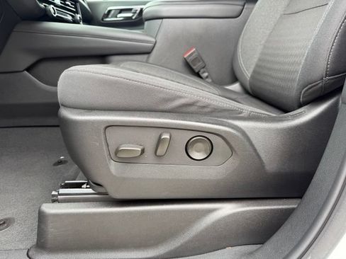 Used 2025 Chevrolet Suburban LS RWD image 10