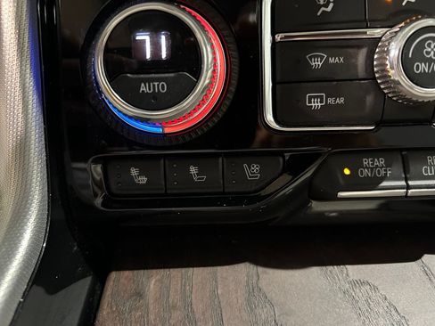 Used 2021 GMC Yukon Denali w/ Denali Premium Package AWD/4WD image 29