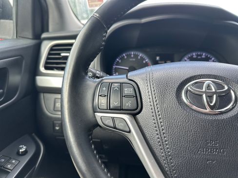 Used 2019 Toyota Highlander LE AWD/4WD image 31