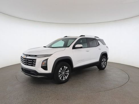 Used 2025 Chevrolet Equinox LT w/ Convenience Package II FWD image 3