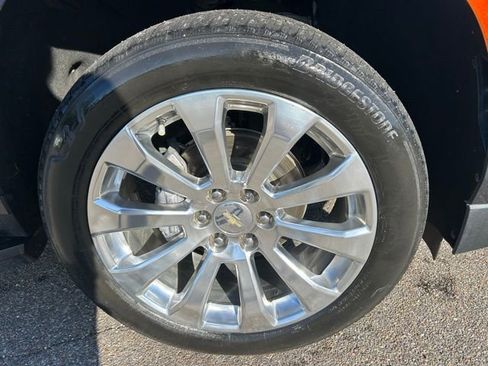 Used 2021 Chevrolet Tahoe Premier w/ Premium Package RWD image 9