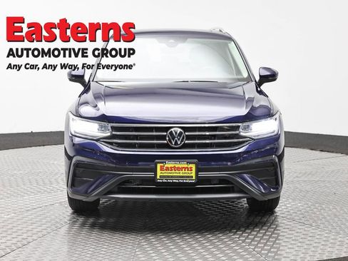 Used 2023 Volkswagen Tiguan SE AWD/4WD image 2