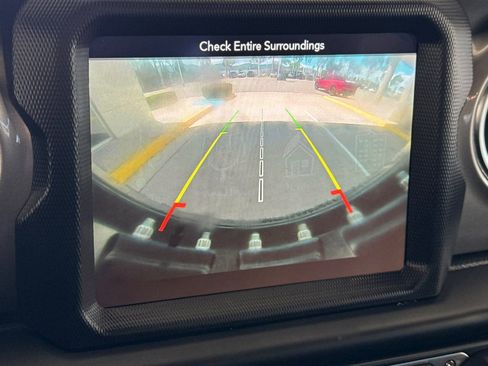 Used 2019 Jeep Wrangler Unlimited Sahara AWD/4WD image 20