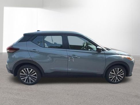 Used 2021 Nissan Kicks SV FWD image 2