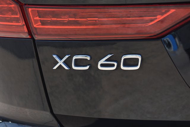 Used 2024 Volvo XC60 T8 Core AWD/4WD image 7