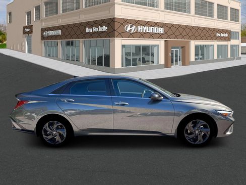 New 2026 Hyundai Elantra SEL Sport Premium image 9