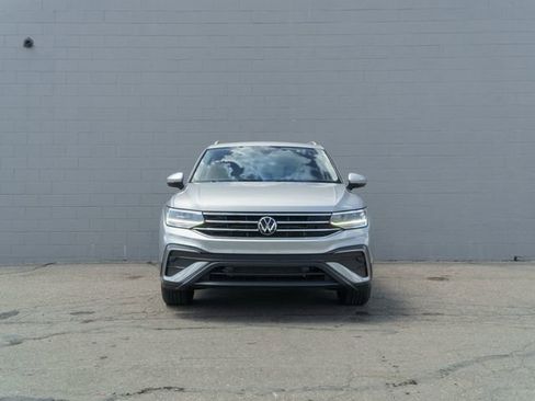 Used 2023 Volkswagen Tiguan SE w/ Panoramic Sunroof Package AWD/4WD image 10