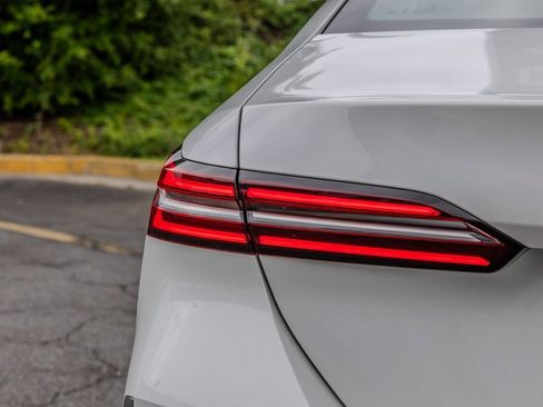 Used 2025 BMW 530i w/ Premium Package image 26