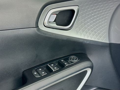 Used 2025 Kia Soul LX w/ LX Technology Package image 15