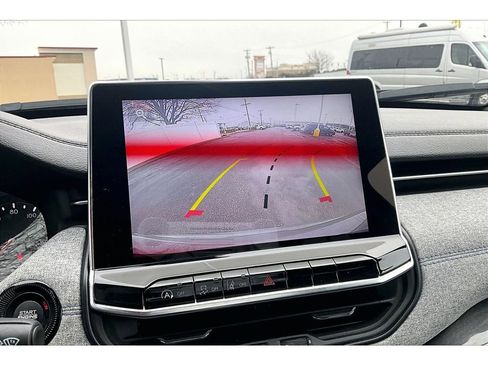 Certified 2024 Jeep Compass Sport image 28