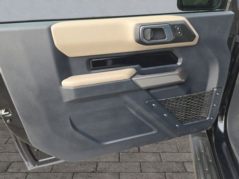 Used 2023 Ford Bronco Wildtrak image 10