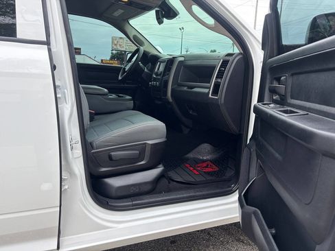 Used 2016 RAM 1500 Express RWD image 28