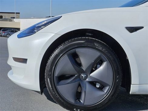 Used 2020 Tesla Model 3 Standard Range Plus image 9