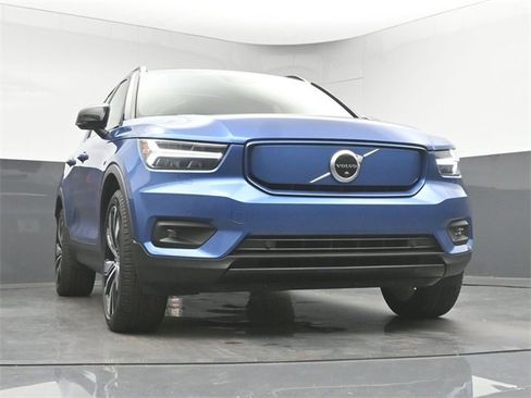 Used 2021 Volvo XC40 P8 Recharge w/ Advanced Package image 35