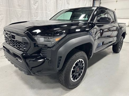 Used 2026 Toyota Tacoma TRD Off-Road AWD/4WD image 3