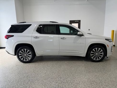 Used 2023 Chevrolet Traverse Premier AWD/4WD image 36