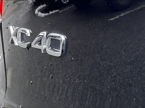 Used 2021 Volvo XC40 T5 R-Design w/ Advanced Package image 10