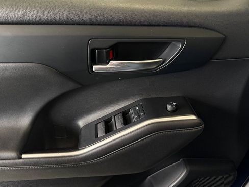 Used 2021 Toyota Highlander XLE image 20