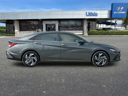 New 2025 Hyundai Elantra Limited image 7