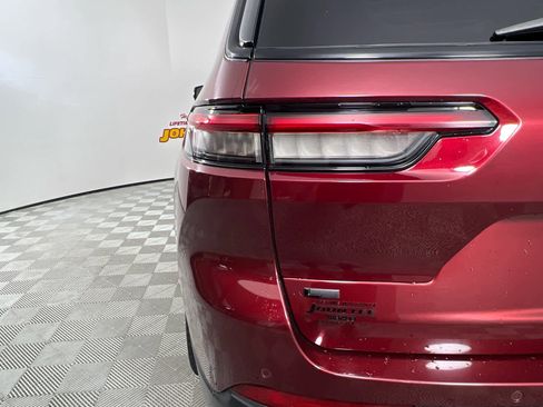 Used 2022 Jeep Grand Cherokee L Laredo RWD image 14