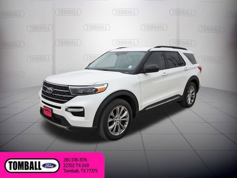 Used 2022 Ford Explorer XLT w/ Equipment Group 202A image 3