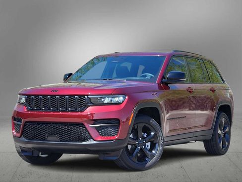 Used 2025 Jeep Grand Cherokee Altitude AWD/4WD image 1