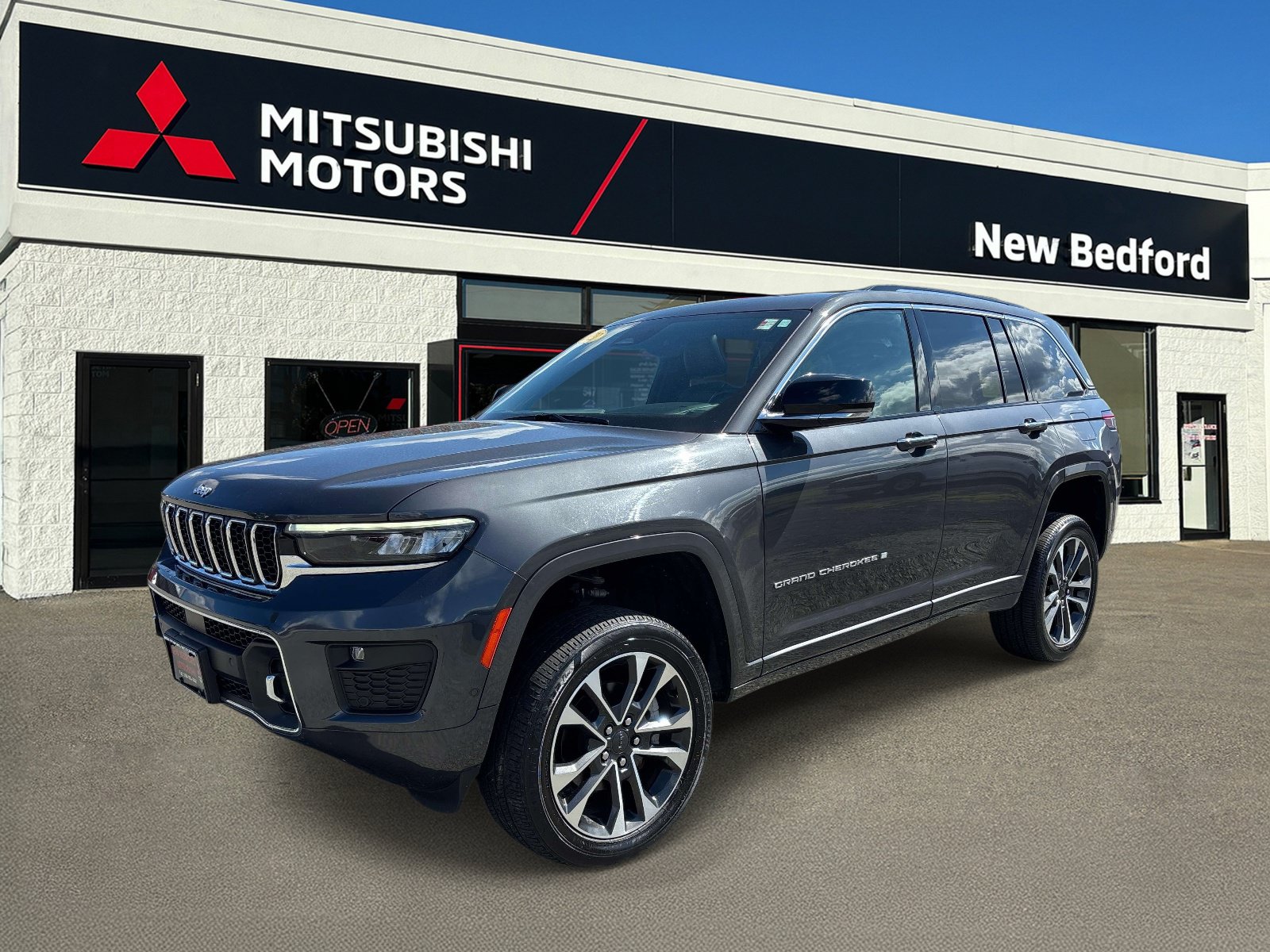 Used 2022 Jeep Grand Cherokee Overland AWD/4WD image 1
