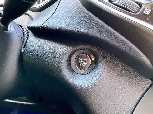 Used 2020 Jeep Cherokee Limited image 29