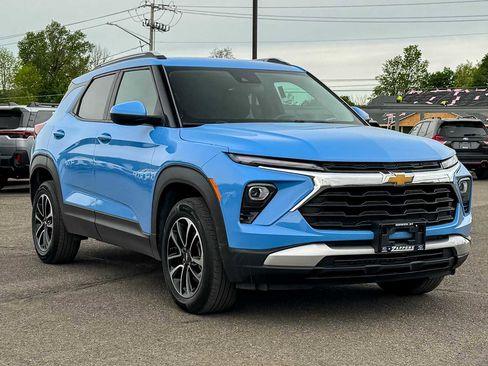Used 2024 Chevrolet TrailBlazer LT w/ Driver Confidence Package AWD/4WD image 1
