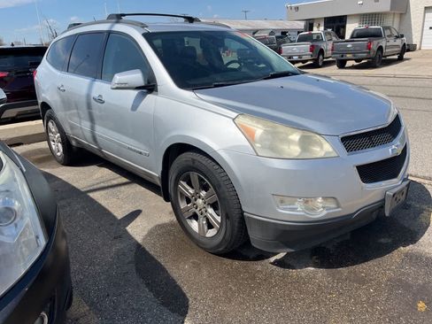 Used 2009 Chevrolet Traverse LT AWD/4WD image 17