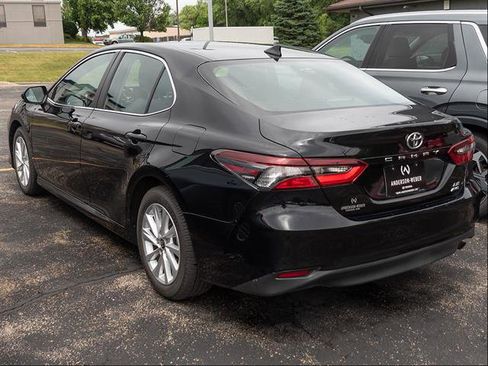 Used 2023 Toyota Camry LE AWD/4WD image 5
