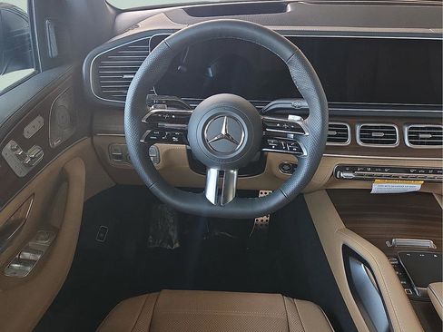 New 2026 Mercedes-Benz GLS 580 4MATIC image 14