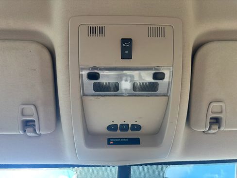 Used 2013 GMC Yukon SLT w/ SLT-2 Equipment Package AWD/4WD image 28