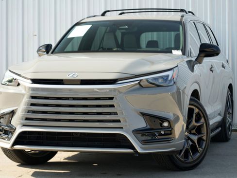 Used 2024 Lexus TX 500h AWD image 3